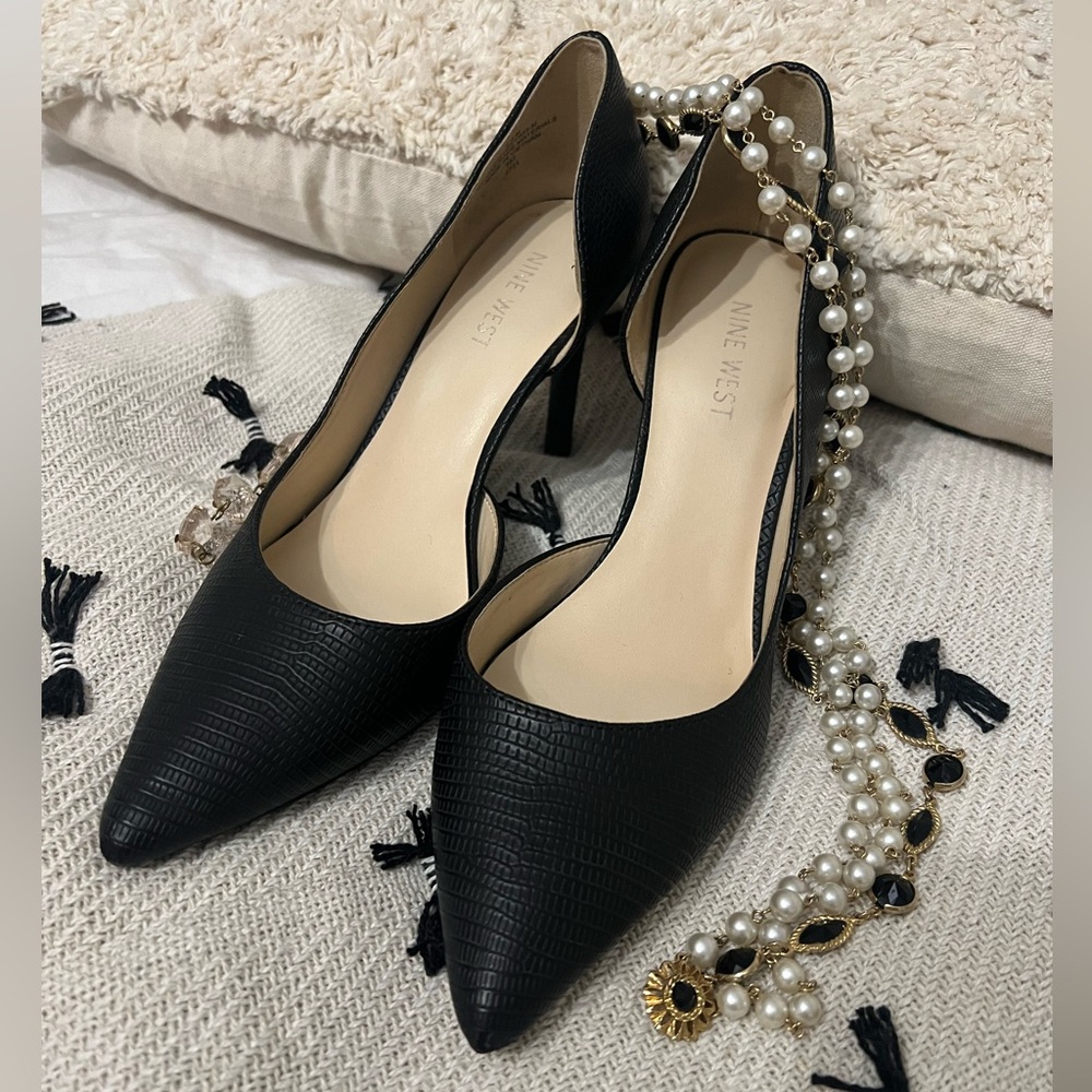 Beautiful Nine West Embossed D’orsay Heels